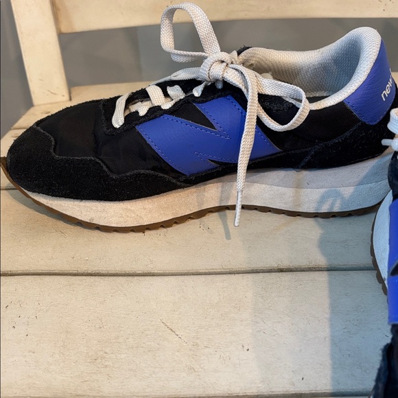 New Balance 237 - Picture 3 of 9